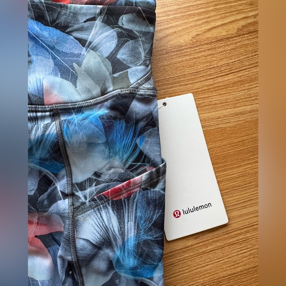 Lululemon Fast and Free HR Tight 25” *Pockets - Picture 3 of 7